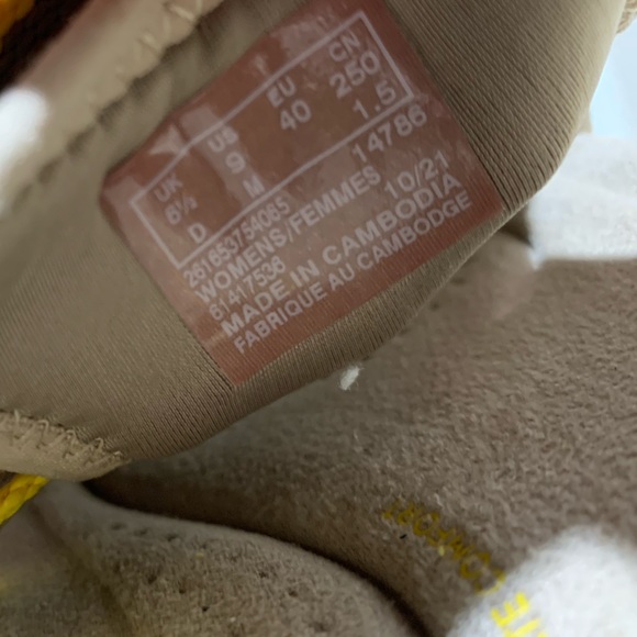 NEW Clarks Women's Amanda Stroll Flat Sandal Army Green Yellow Size 9M - Picture 9 of 14